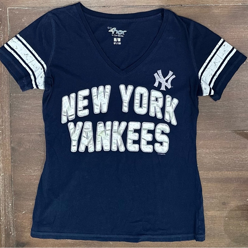 New York Yankees Women’s V-Neck T-Shirt Size Medium Navy, Silver & White